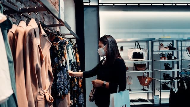 Perubahan Pola Konsumsi Masyarakat di Industri Manufaktur dan Distributor